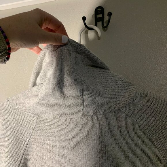 Leinenkugel's cowl neck light weight sweater - Picture 7 of 8